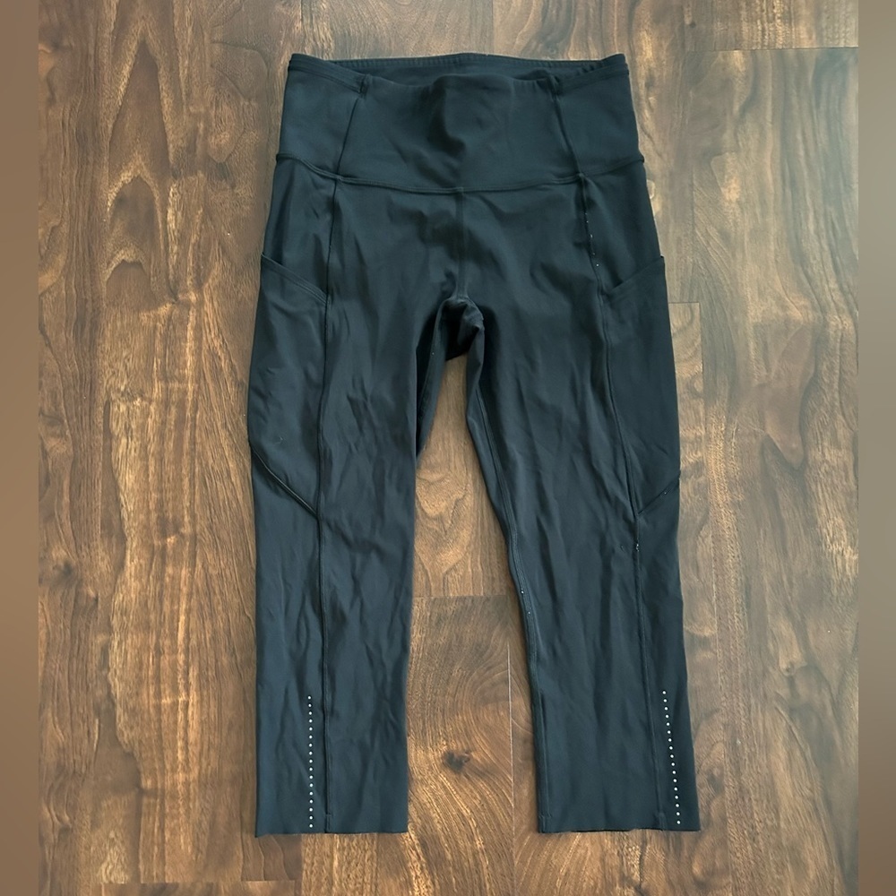 Lululemon Fast & Free Crop II *Nulux 19"

Black

Size 6